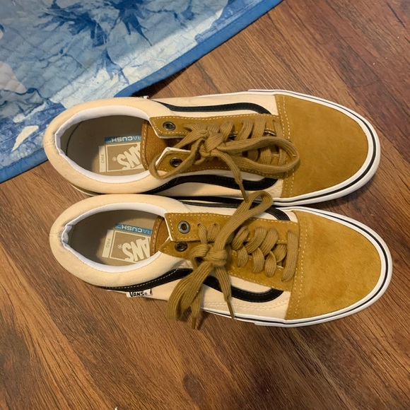 Vans - Picture 3 of 3